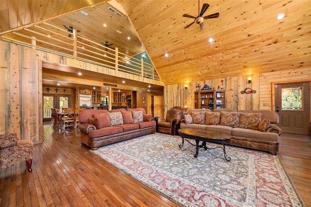 8950 Cr 215 Property Photo 6
