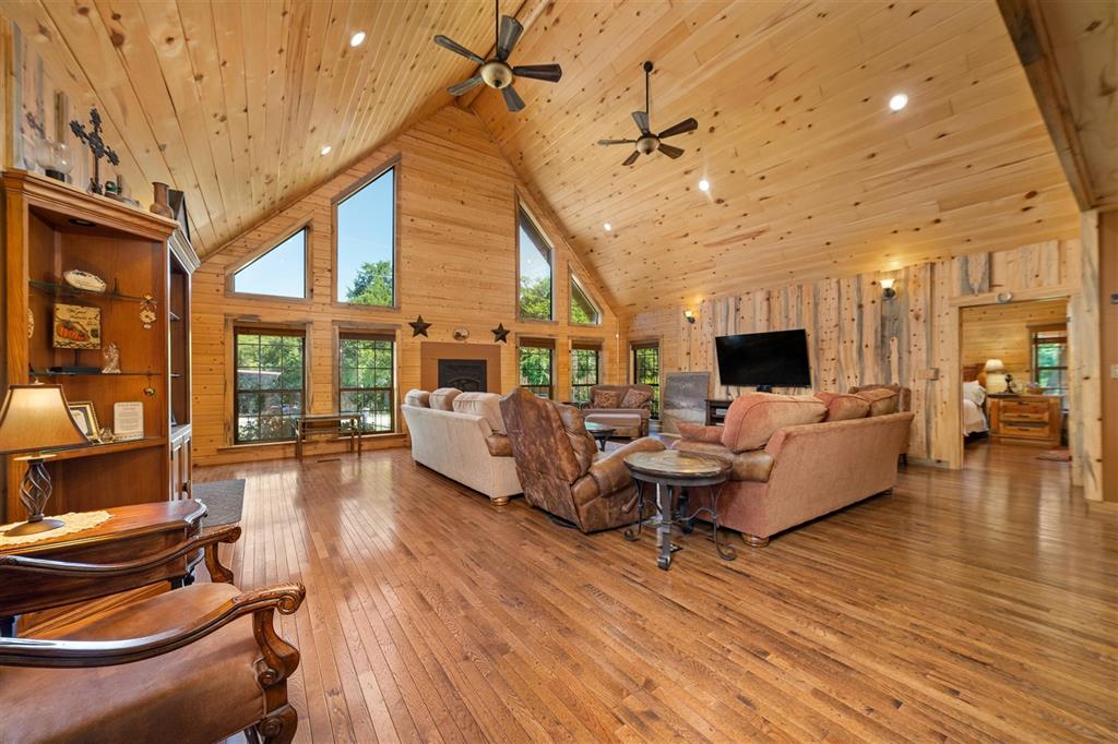 8950 Cr 215 Property Photo 7