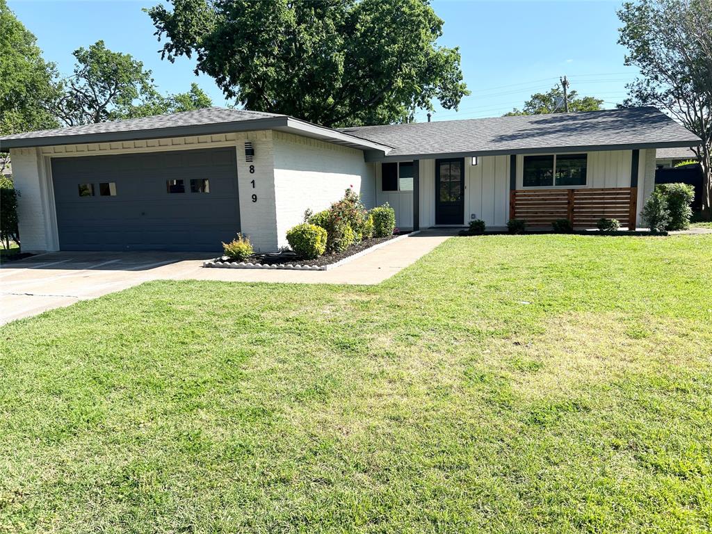 819 Greenhaven Drive Property Photo