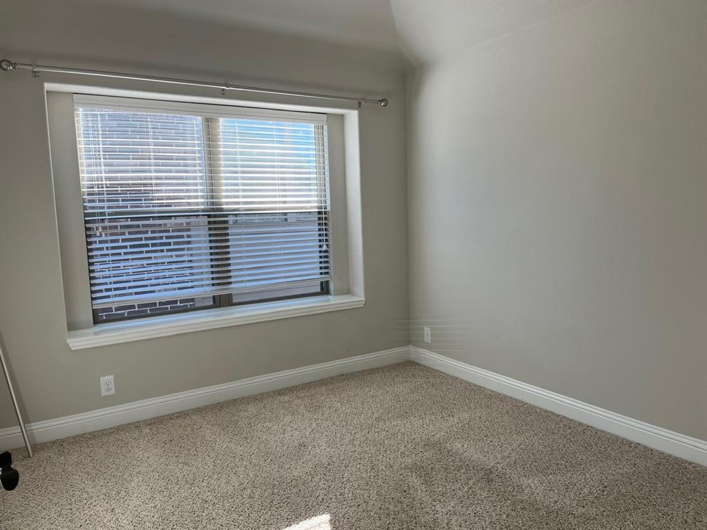 2103 Victoria Lane Property Photo 3
