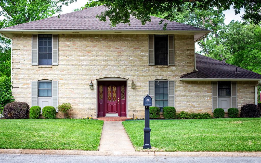 802 Circle Drive Property Photo 1