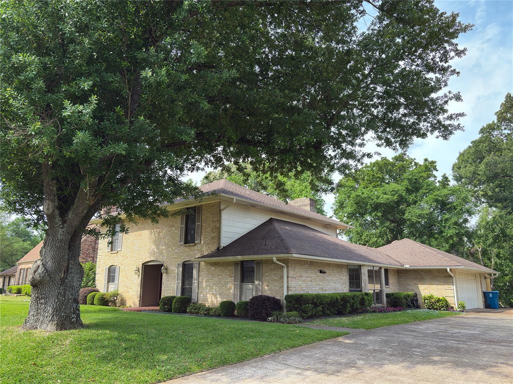 802 Circle Drive Property Photo 1