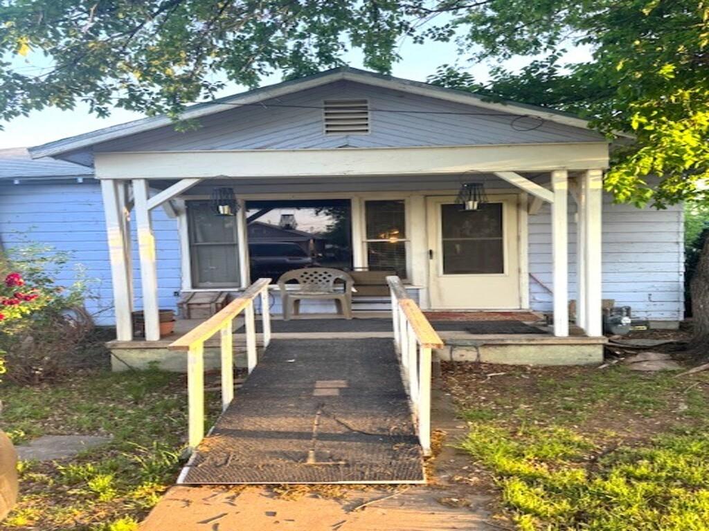 611 E Avenue D Property Photo