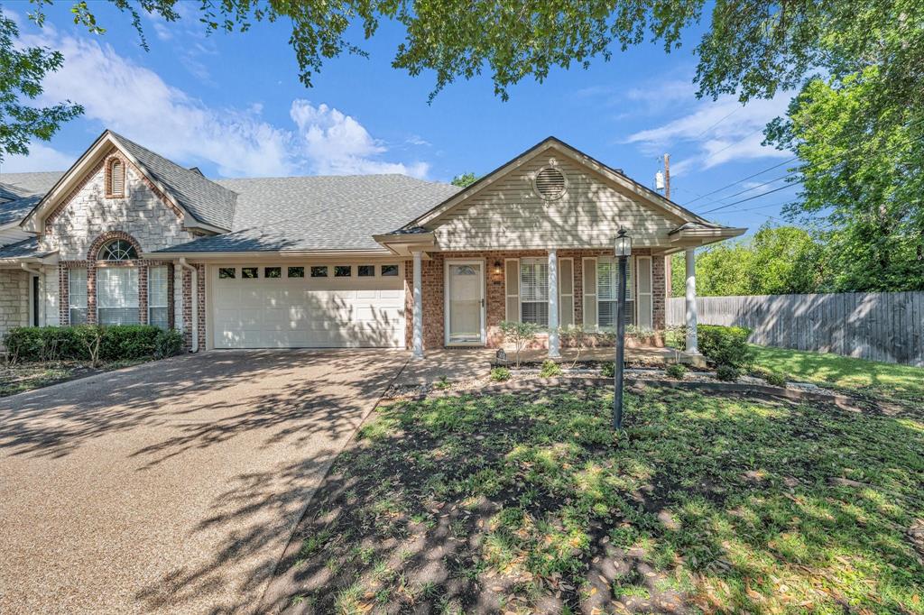 300 Pecan Village Circle Property Photo 1