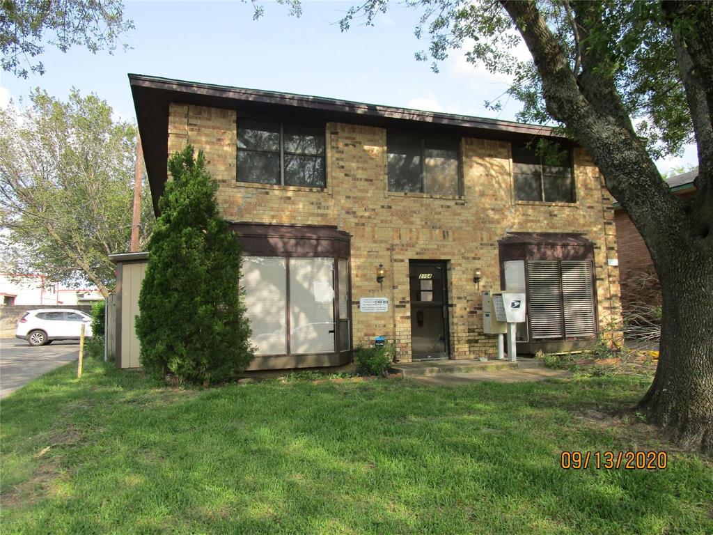 2104 Oakhurst
