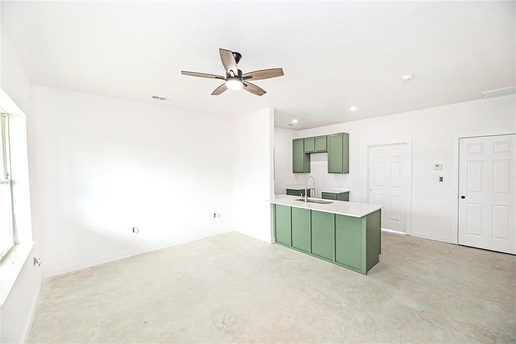 160 Third Street Property Photo 2