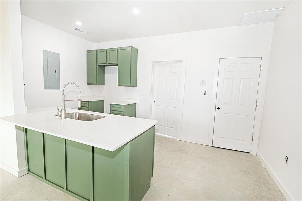 160 Third Street Property Photo 5