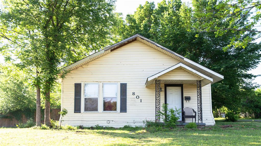 801 E Brown Street Property Photo