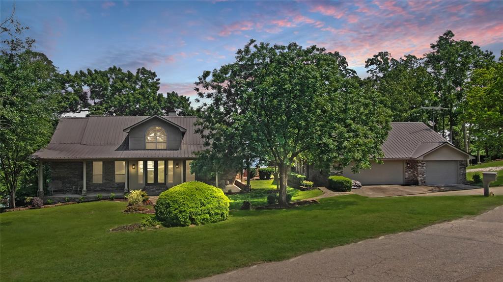 960 Mark Circle Property Photo 3