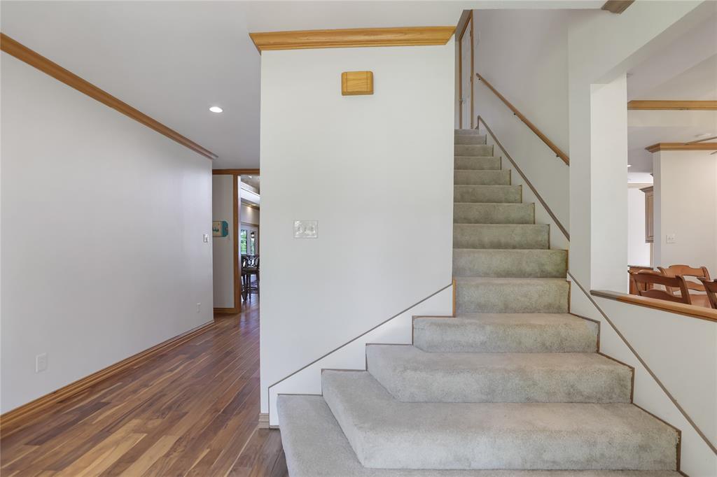 960 Mark Circle Property Photo 5