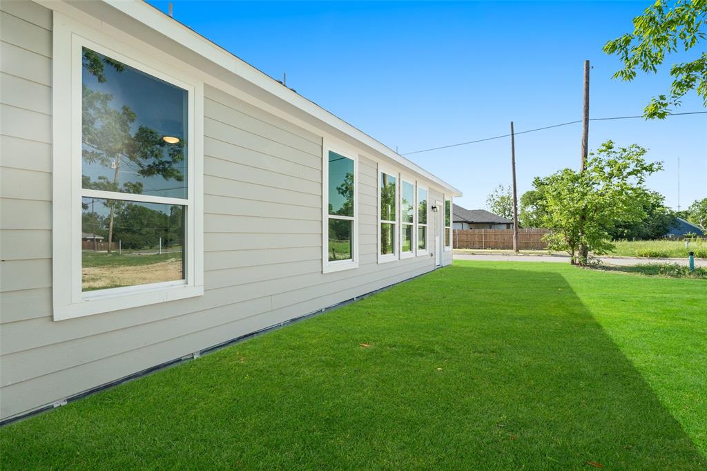 2514 College Street Property Photo 10