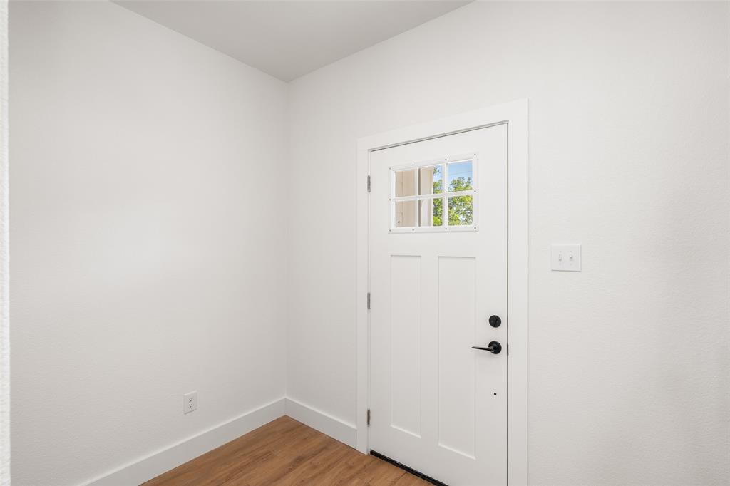 2514 College Street Property Photo 11