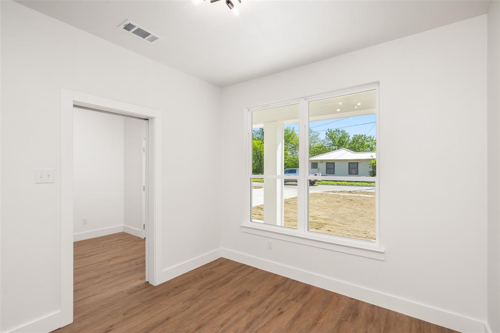 2514 College Street Property Photo 13
