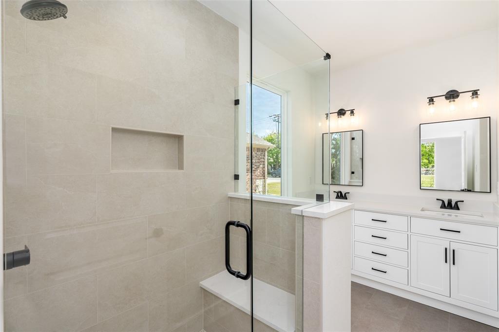 2514 College Street Property Photo 20