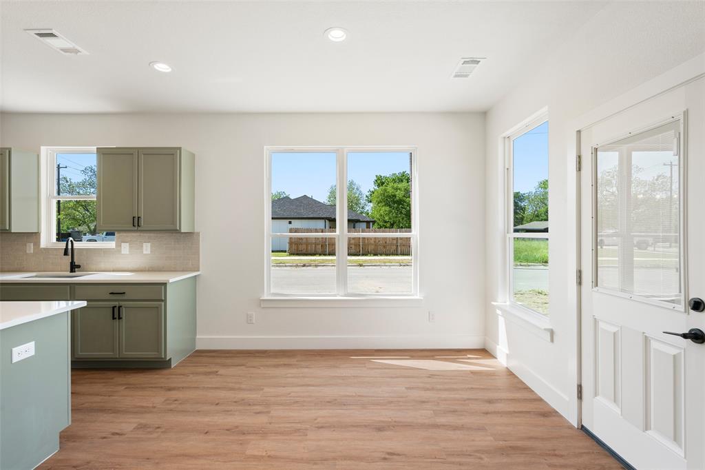 2514 College Street Property Photo 28