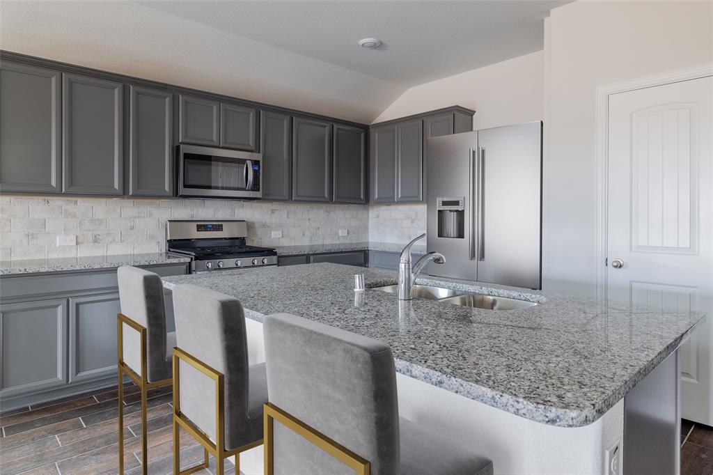 508 Thorn Creek Drive Property Photo 4
