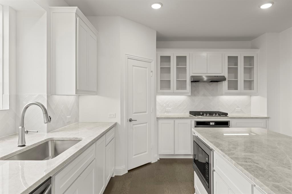 12710 Meadow Glen Property Photo 8