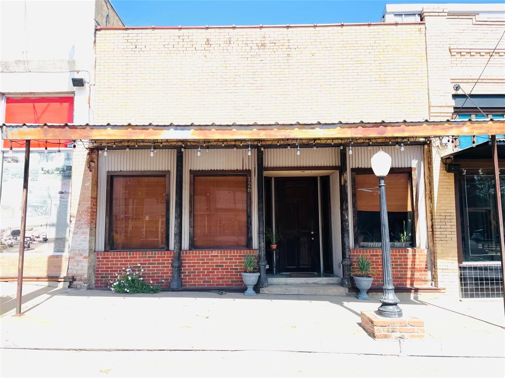 126 E E Main Street Property Photo
