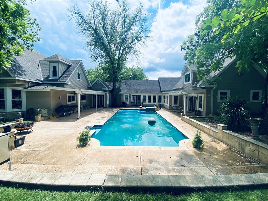 501 N Austin Street Property Photo