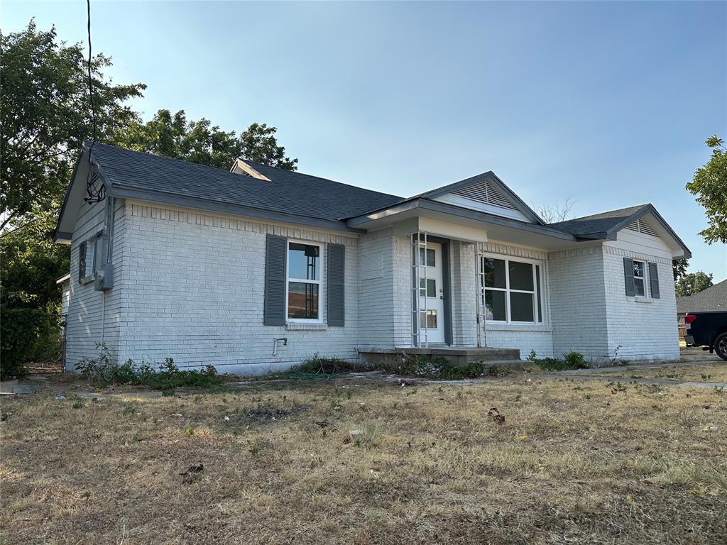 909 Jerry Mashek Drive Property Photo