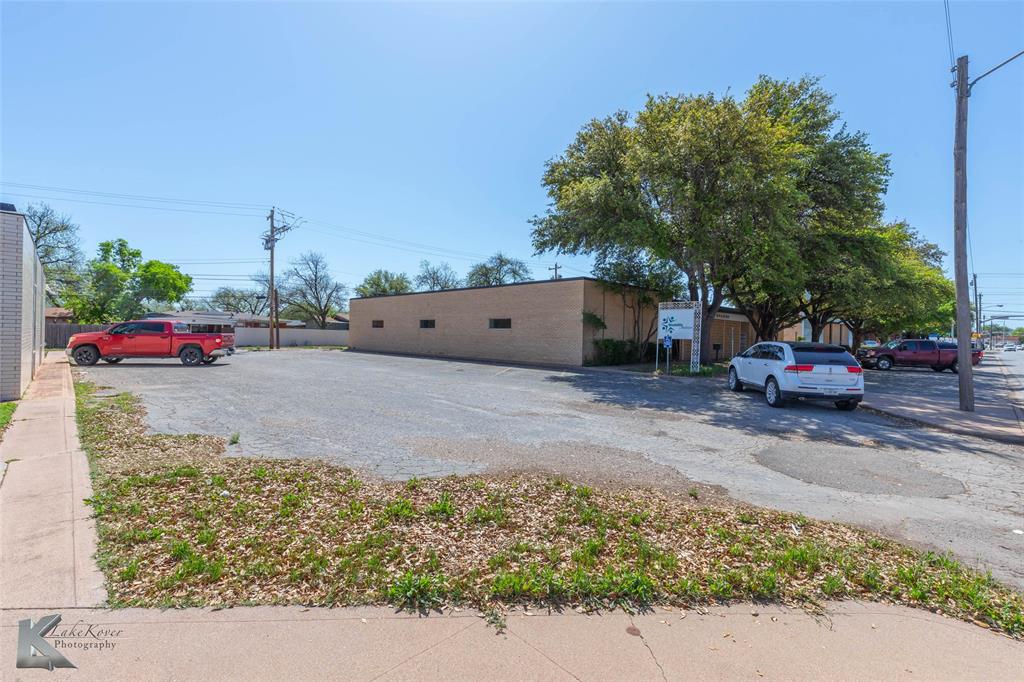 317 N Willis Street Property Photo 36