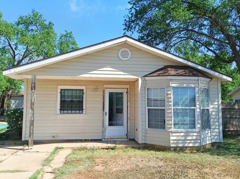 2725 E 2nd Place Property Photo