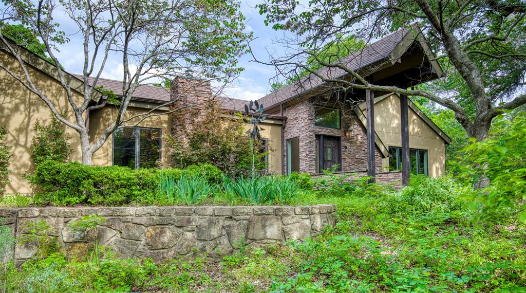 711 Pearl Cove Property Photo 3