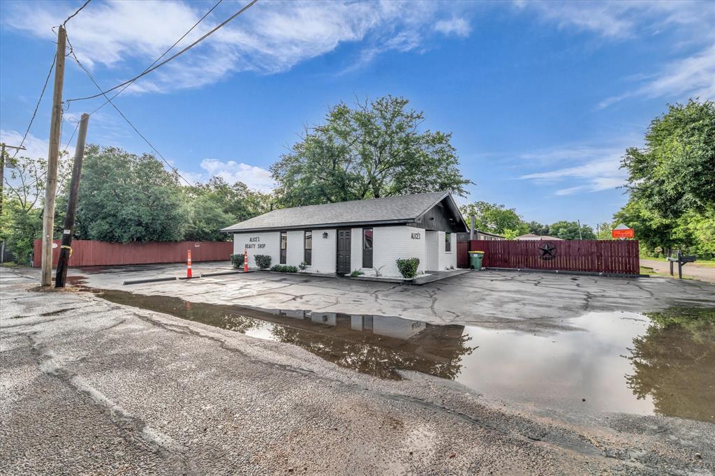 809 Harris Street Property Photo 3