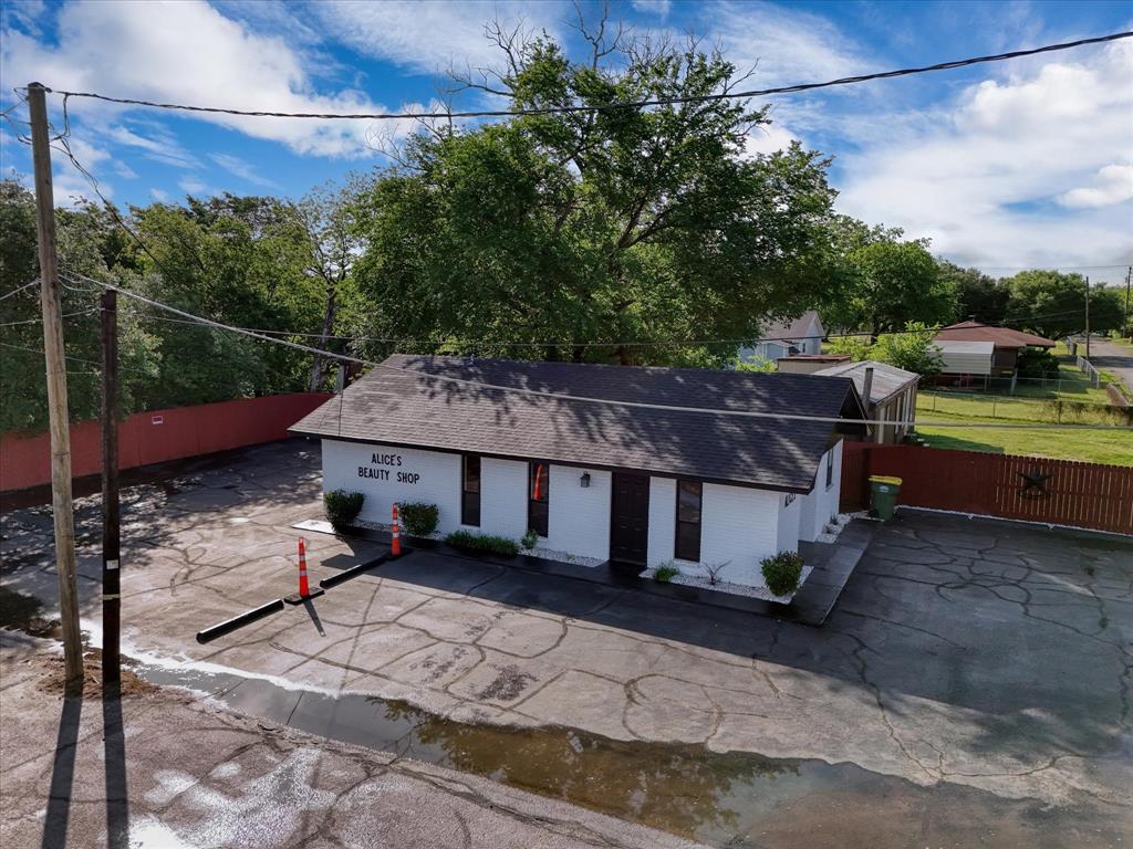 809 Harris Street Property Photo 4