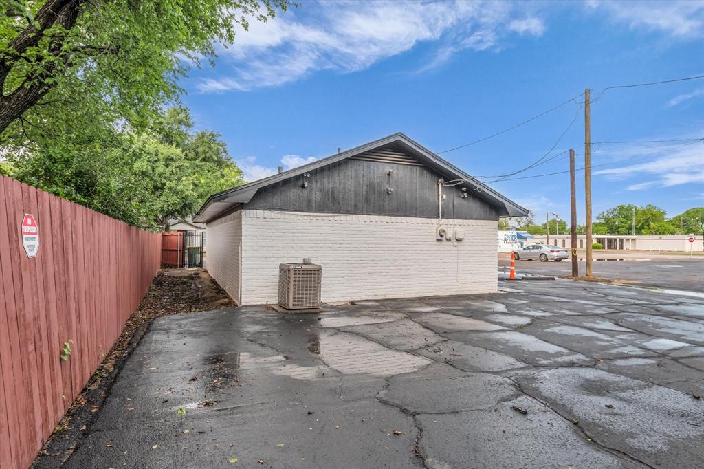 809 Harris Street Property Photo 17