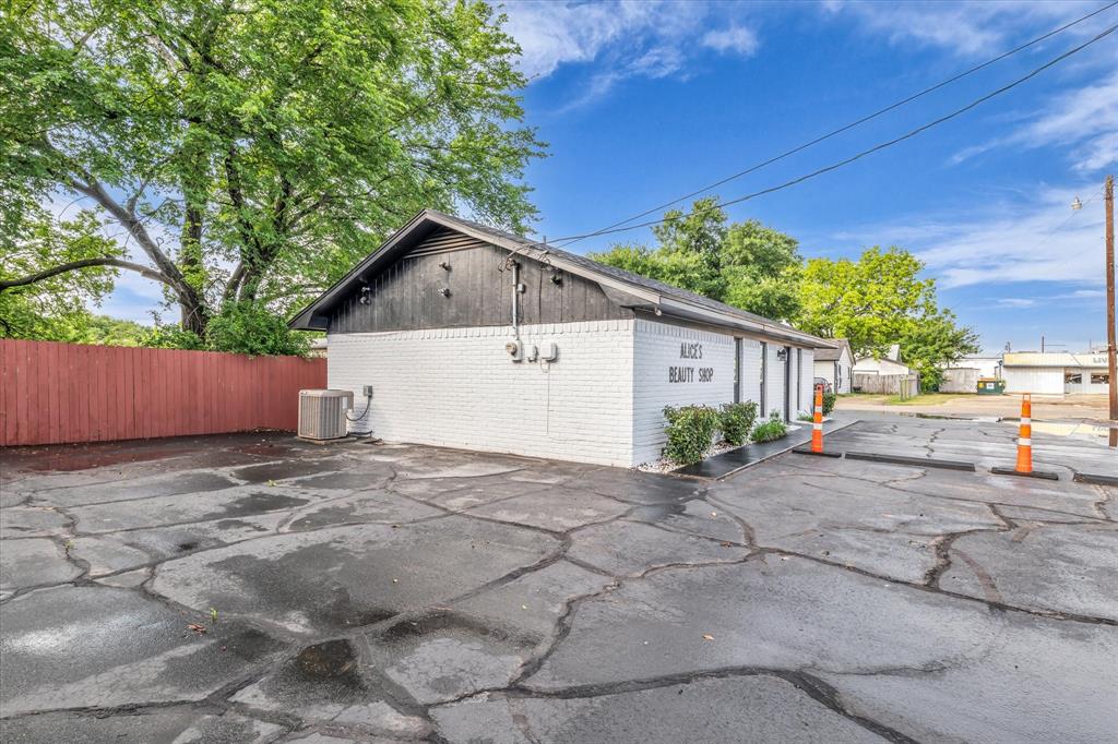 809 Harris Street Property Photo 18