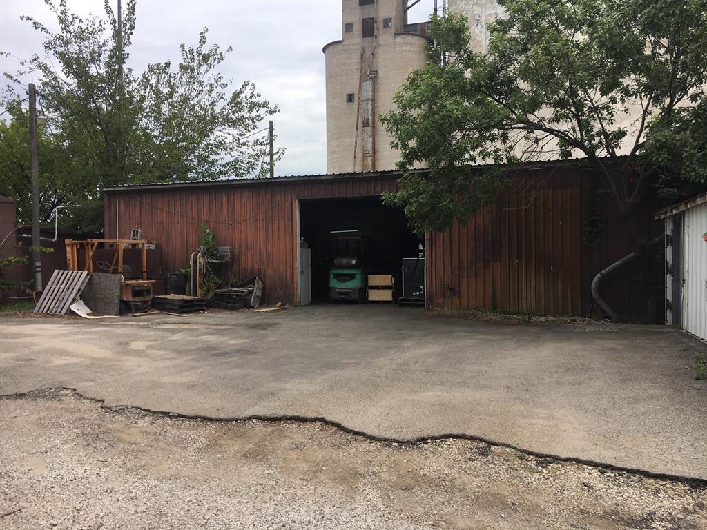 312 E Houston Street Property Photo 5
