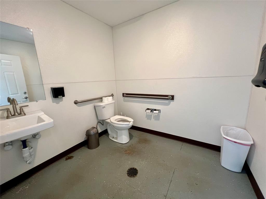 105 State Highway 154 Property Photo 32