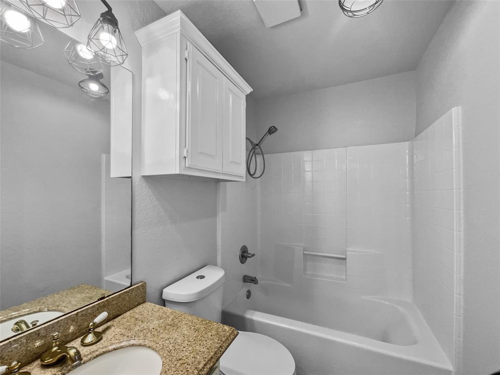 316 W 3rd Terrace Property Photo 7