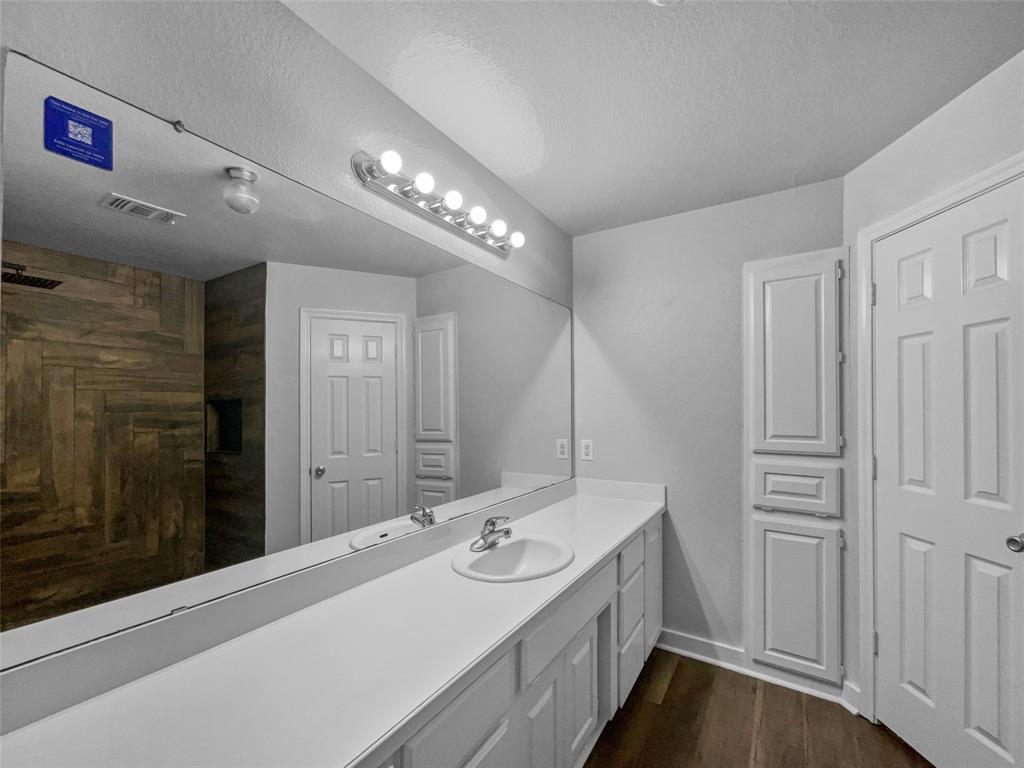 316 W 3rd Terrace Property Photo 15