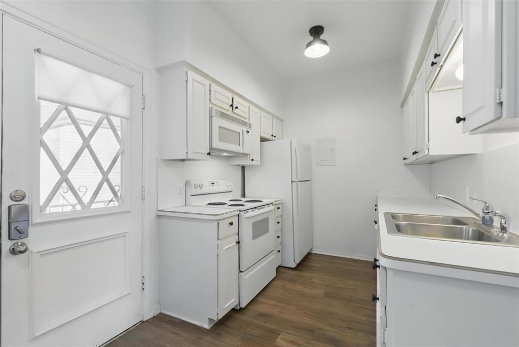 4320 Bellaire Drive 206w Property Photo 1