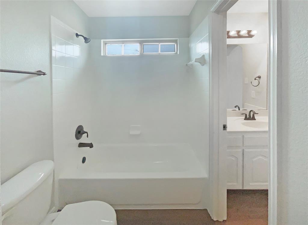 1005 Lake Hollow Drive Property Photo 28
