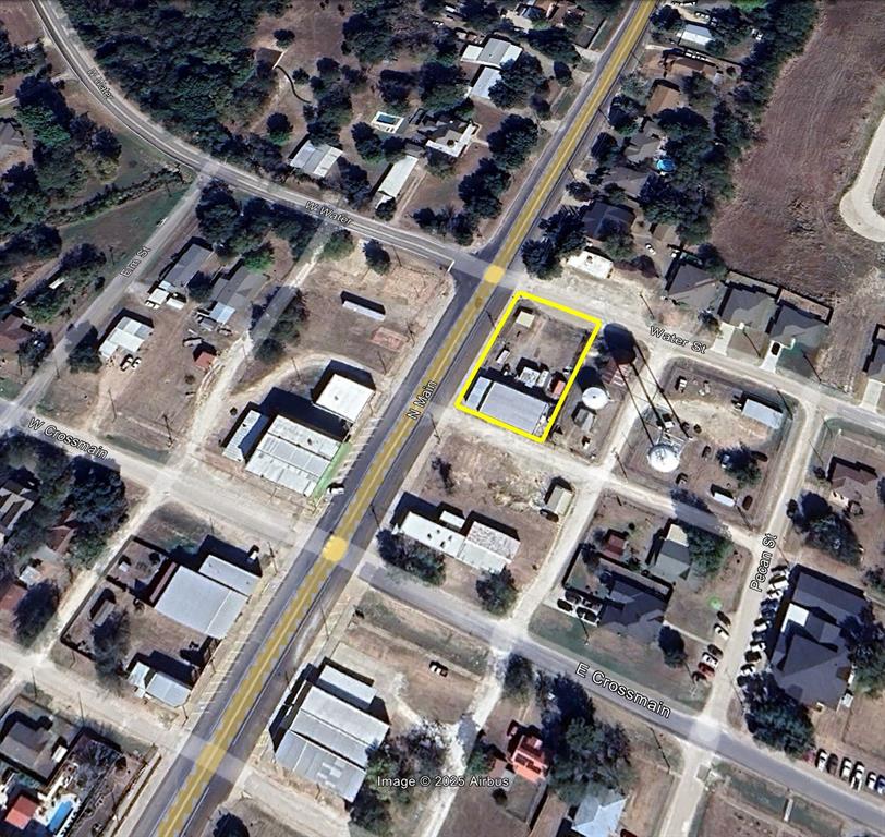 110 N Main Property Photo 1