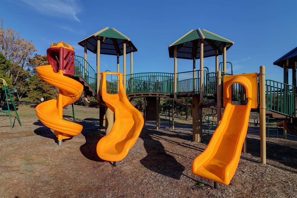 1096 Lakeside Trail Property Photo 27