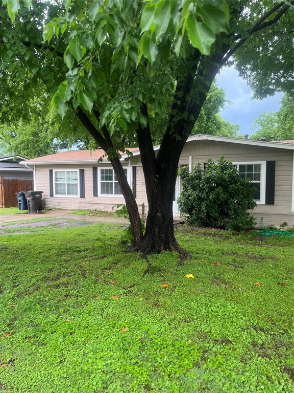 2500 Capri Drive Property Photo 1