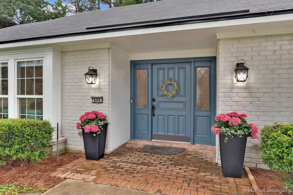 604 Dumbarton Drive Property Photo 1