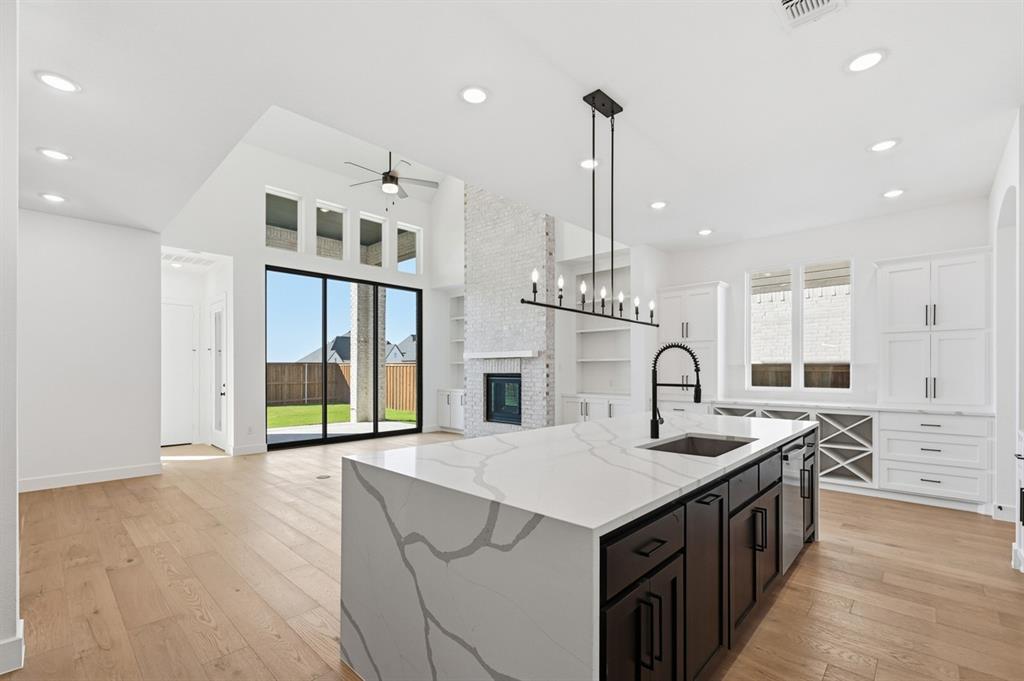 929 Shady Oaks Drive Property Photo 4