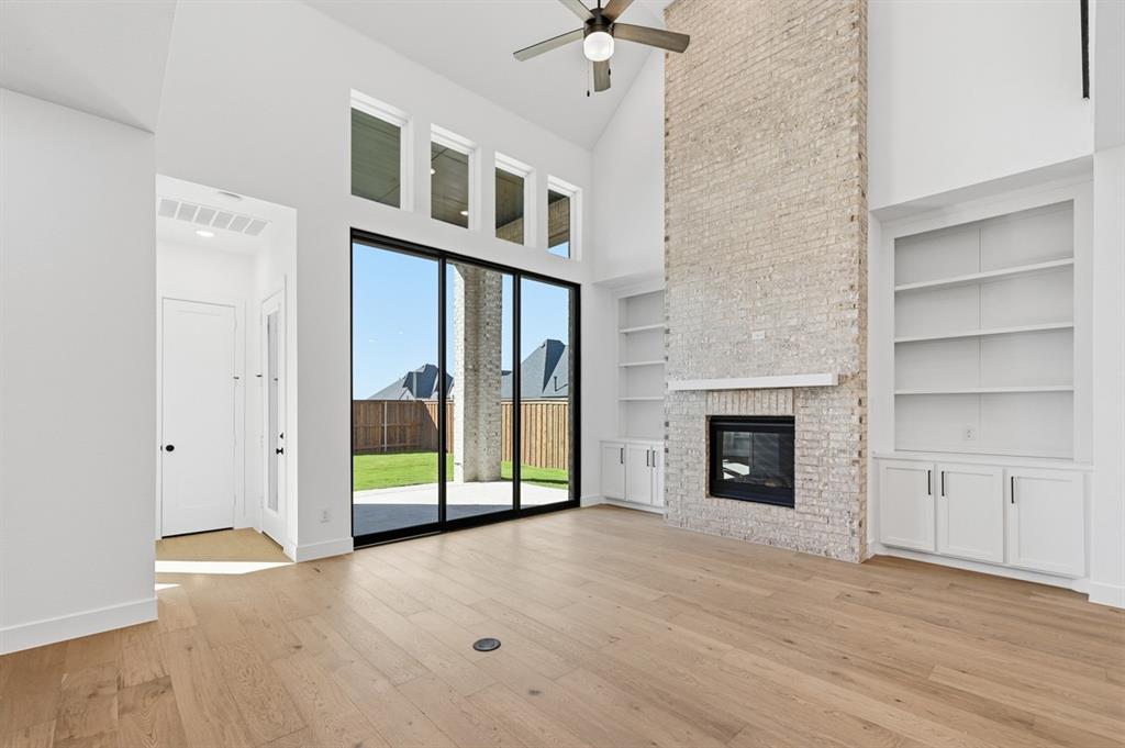 929 Shady Oaks Drive Property Photo 9