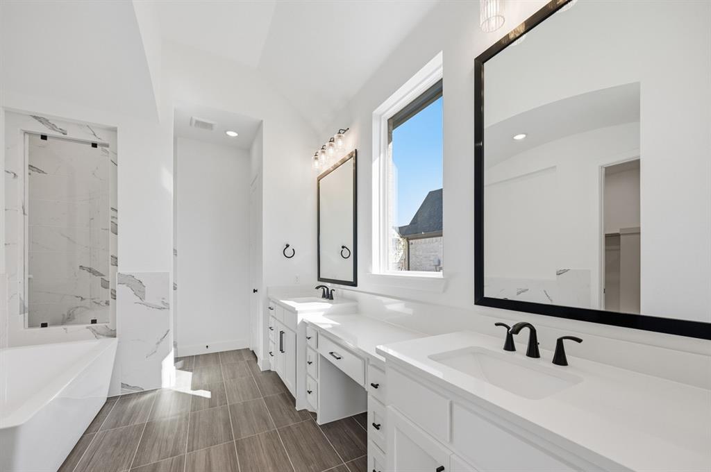 929 Shady Oaks Drive Property Photo 12