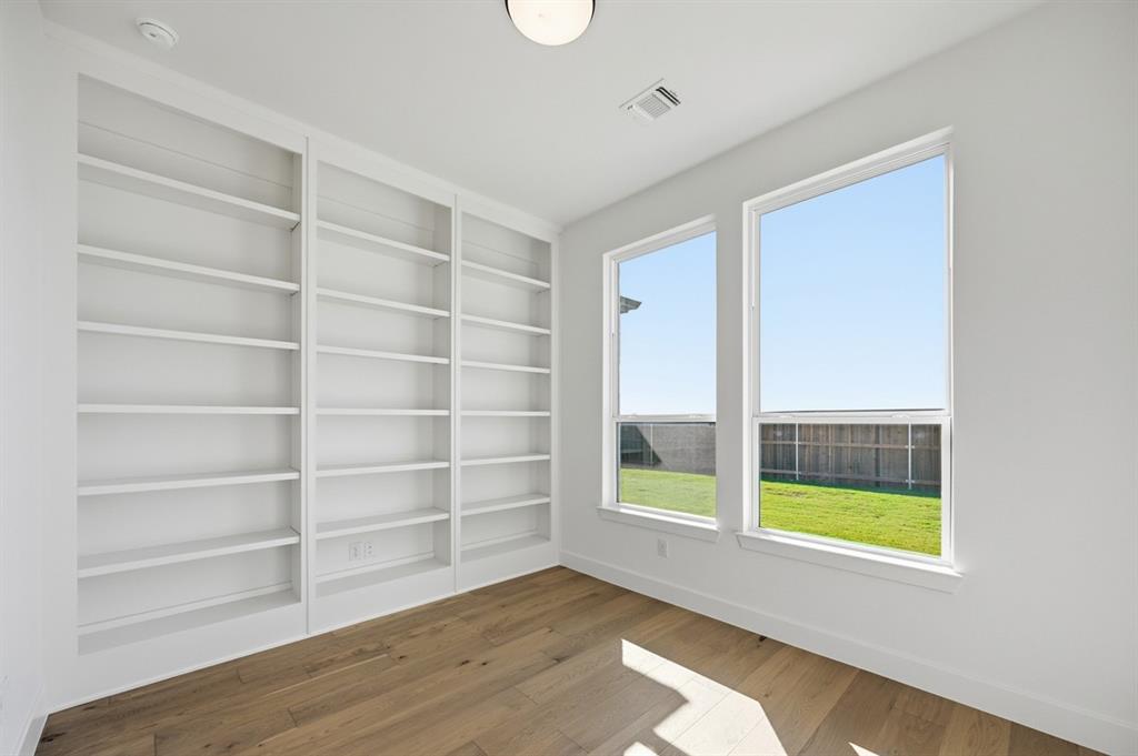 929 Shady Oaks Drive Property Photo 14