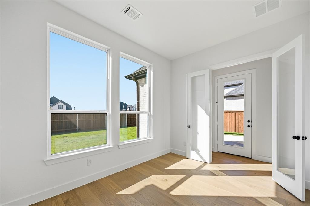 929 Shady Oaks Drive Property Photo 15