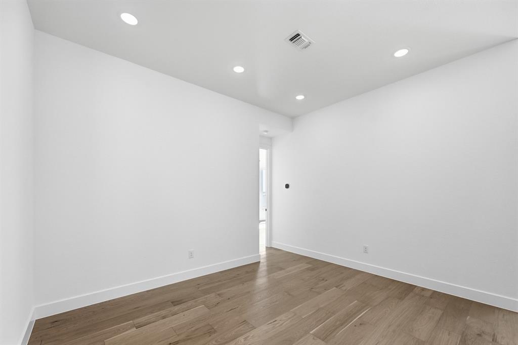 929 Shady Oaks Drive Property Photo 17