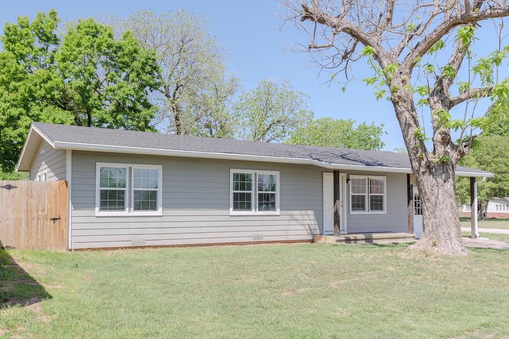 102 S Oak Street Property Photo