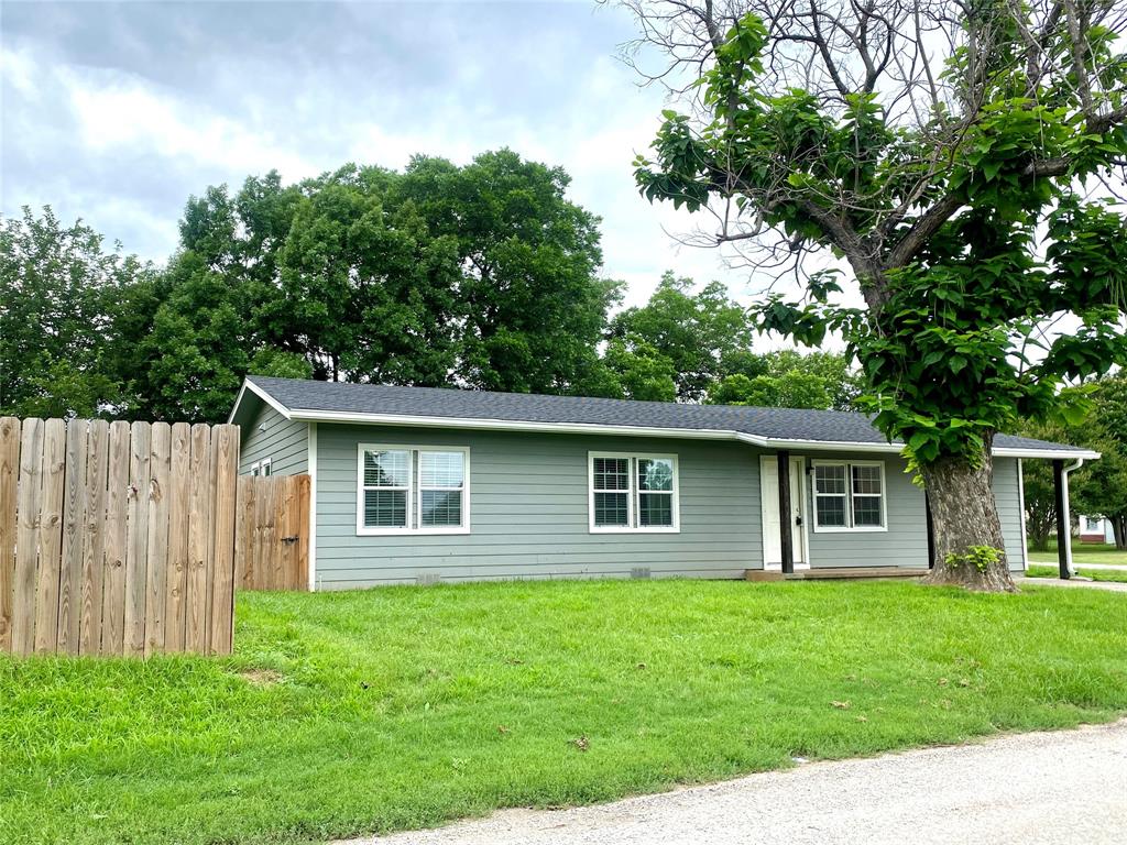 102 S Oak Street Property Photo 1