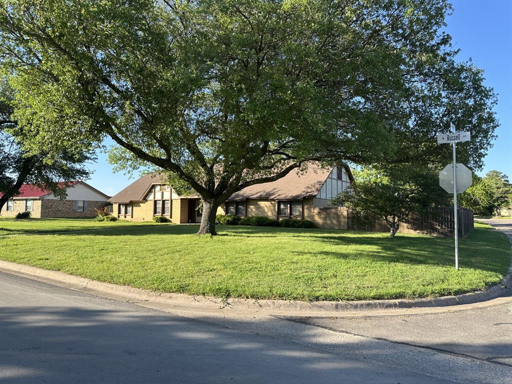 930 W Russell Avenue Property Photo